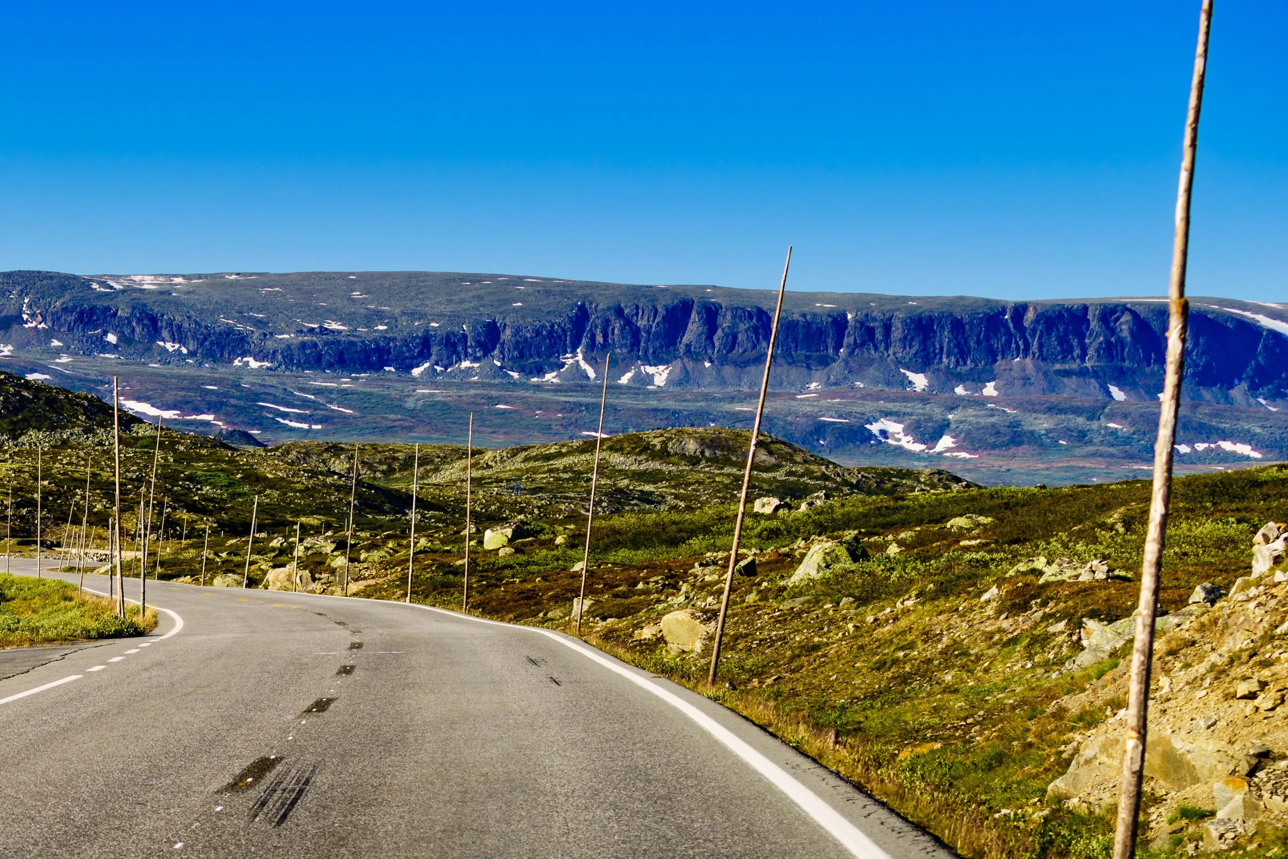 Route traversant le plateau de Hardangervidda, Norvège