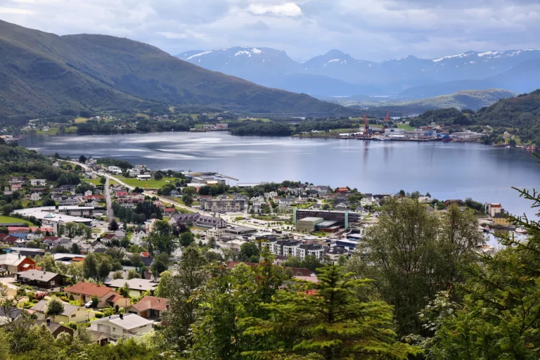 Norwegen Landschaft - Ulsteinvik
